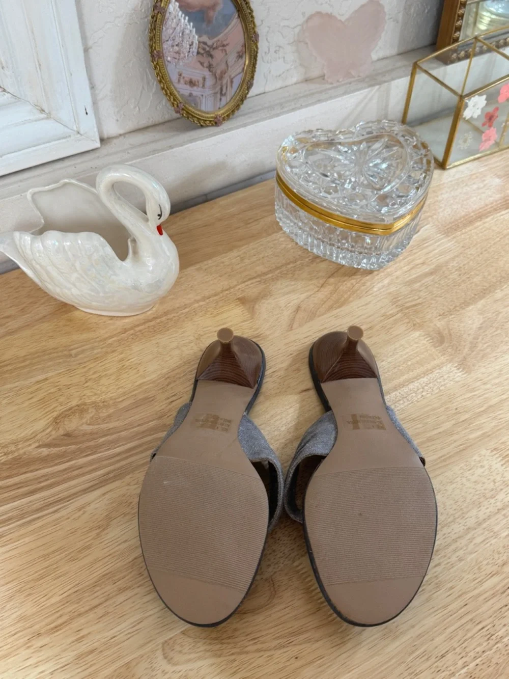 Vintage Y2K Gray Slip On Thong Kitten Heel Sandals Pumps Size 8 #Summer
#Y2K - Picture 12 of 14